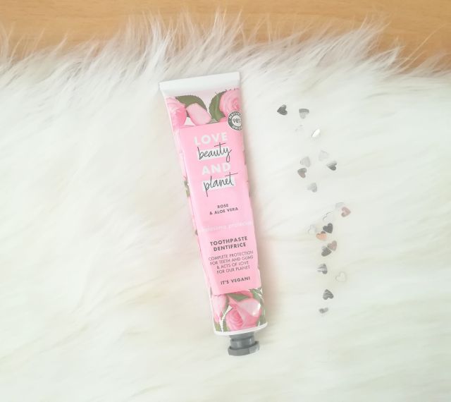 Love Beauty and Planet Pasta do zębów, Rose & Aloe Vera