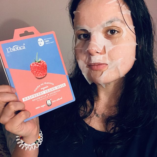 L'biotica Maska do twarzy w płacie, Organic, Raspberry Vegan Mask, Rozświetla & Odświeża