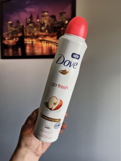 Dove Antyperspirant w sprayu, Go Fresh, Apple & White Tea