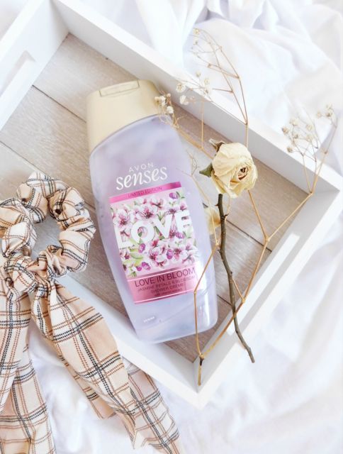 Avon Senses, Żel pod prysznic, Love in Bloom