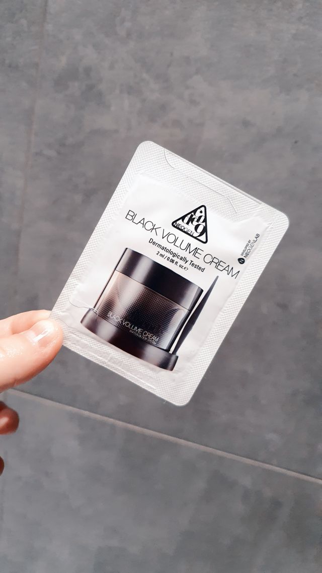 Neogen Krem do twarzy, Na zmarszczki, Black Volume Cream, Ujędrniająco-nawilżający