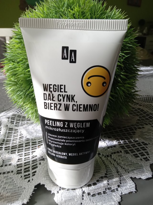 AA, peeling do twarzy, mikrozłuszczający, z węglem 