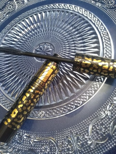 Revers Cosmetics Tusz do rzes Cat eyes podkręcajaco-rozdzielajacy