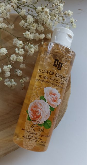 AA Flower Essence, Woda micelarna z naturalnymi płatkami kwiatów, Rose