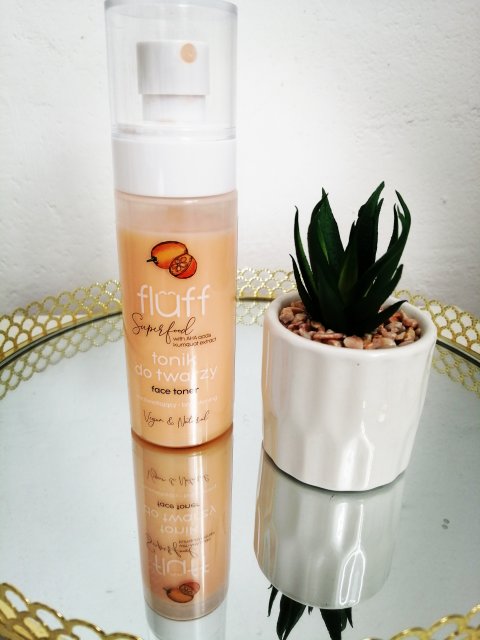 Fluff Superfood, Tonik do twarzy, z kwasami AHA