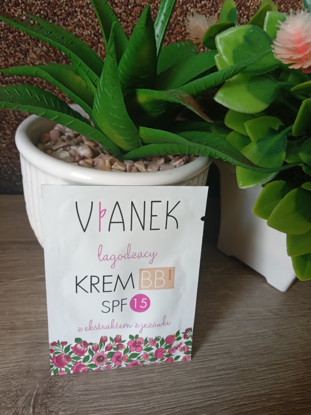 Vianek, krem BB z ekstraktem z jeżówki, łagodzący, nr 1