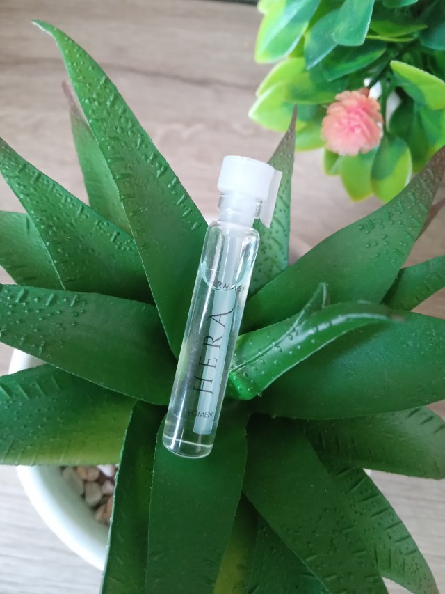 Farmasi, Hera, woda toaletowa dla kobiet, próbka