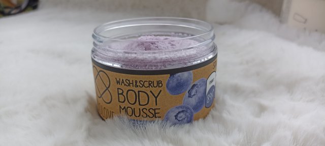 Biolove Pianka peelingująco - myjąca, Borówka