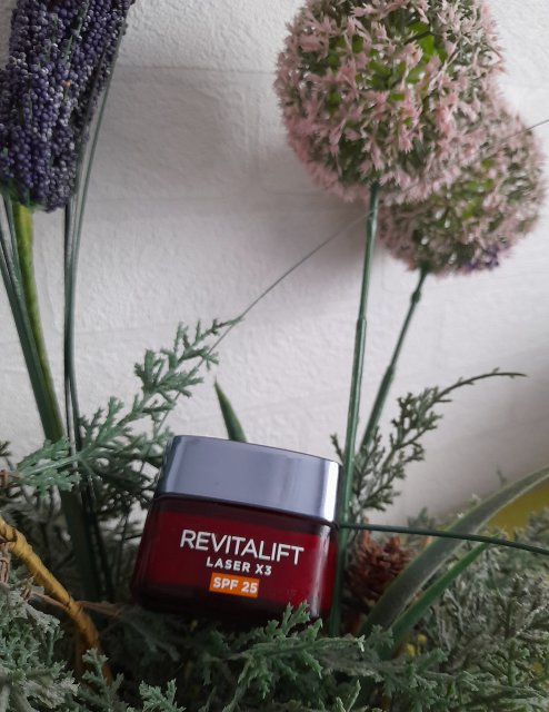 L'Oréal Revitalift Laser x3, Krem do twarzy, Anti-age, Na dzień, SPF25