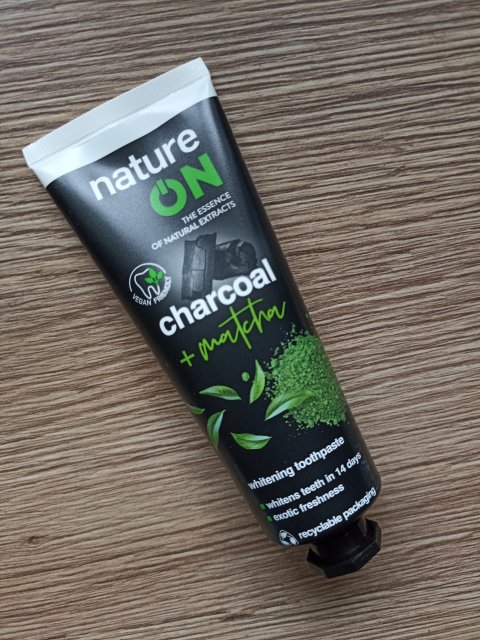 Nature On Pasta wybielająca, węgiel aktywny i matcha