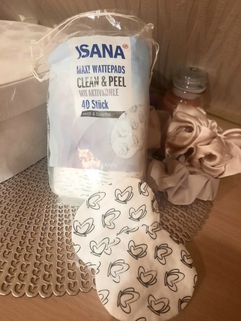 Isana Maxi Wattepqds Clean&Peel mit Aktivkohle 