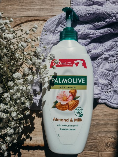 Palmolive Naturals, Żel pod prysznic, Almond & Milk