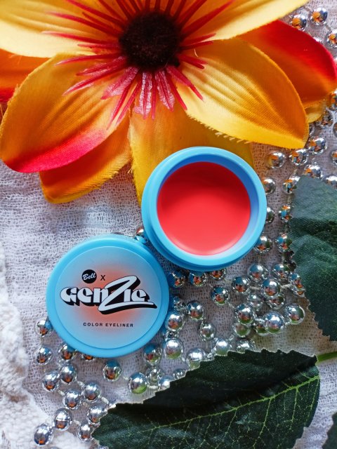 Baza zamiest eyelinera