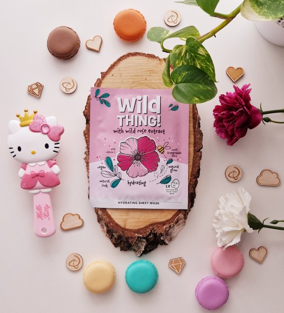 Dayes Europe B.V Maska do twarzy w płacie, Wild Thing!, Z ekstraktem z dzikiej róży i stabilizowaną witaminą C, Nawilżenie i blask