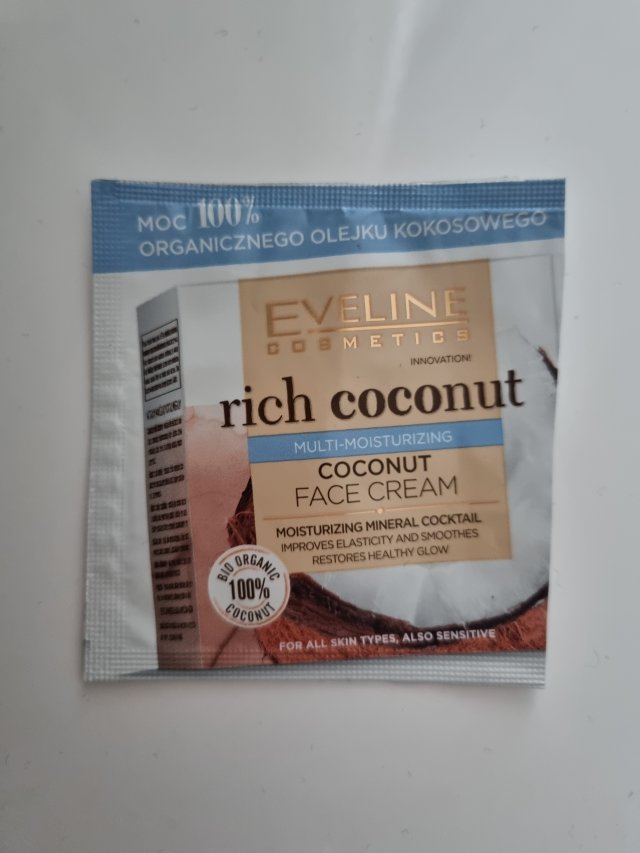 akcja denkowanie! grudzień - kosmetyki w świątecznych opakowaniach i świątecznych kolorach 🎄❄️⛄🎀🎁🎅