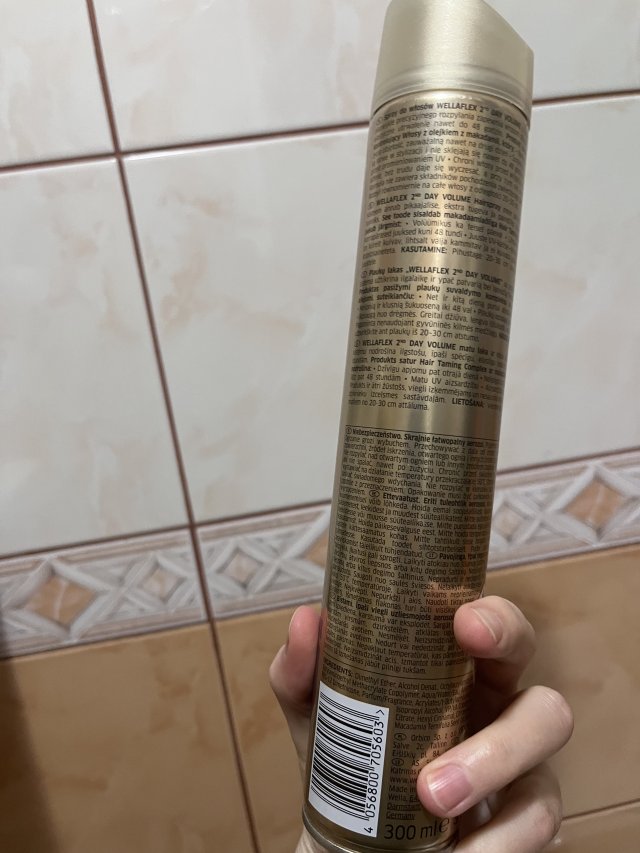 Lakier do włosów stylizacja