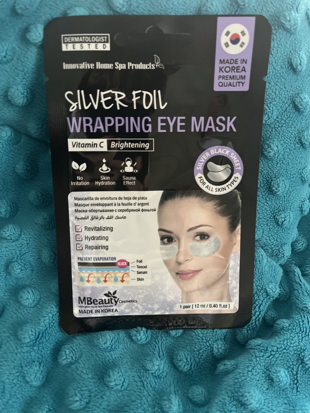 Płatki pod oczy na folii