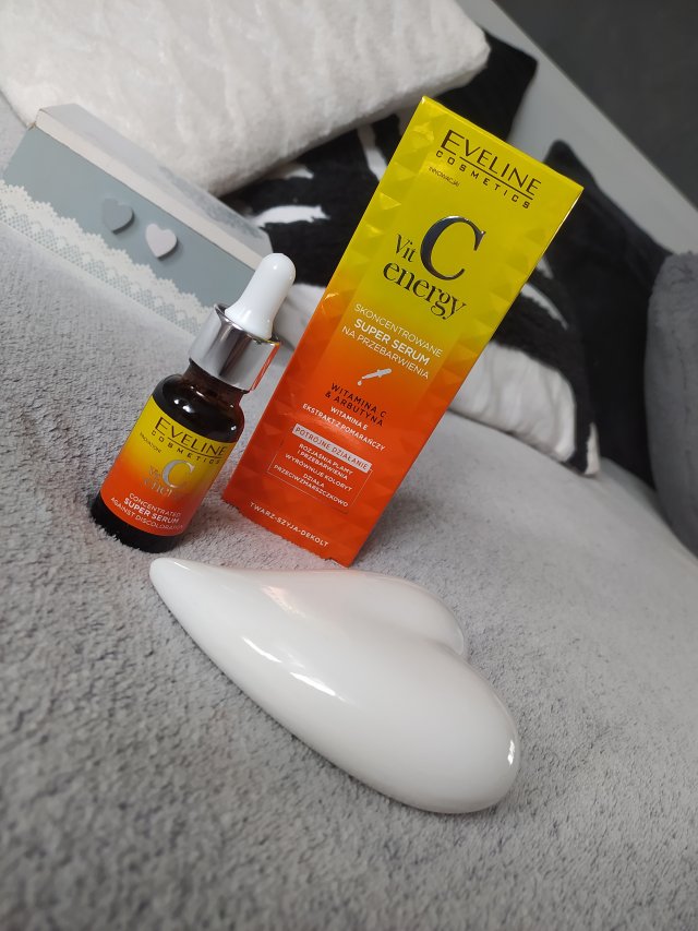 Eveline VitC Energy, Serum do twarzy, Super serum, Na przebarwienia, Witamina C & Arbutyna 