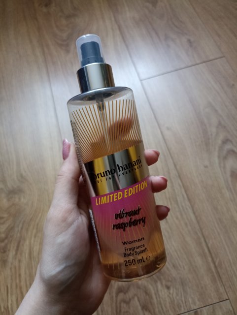 Bruno Banani Mgiełka do ciała, Vibrant Raspberry, Limited Edition 2023