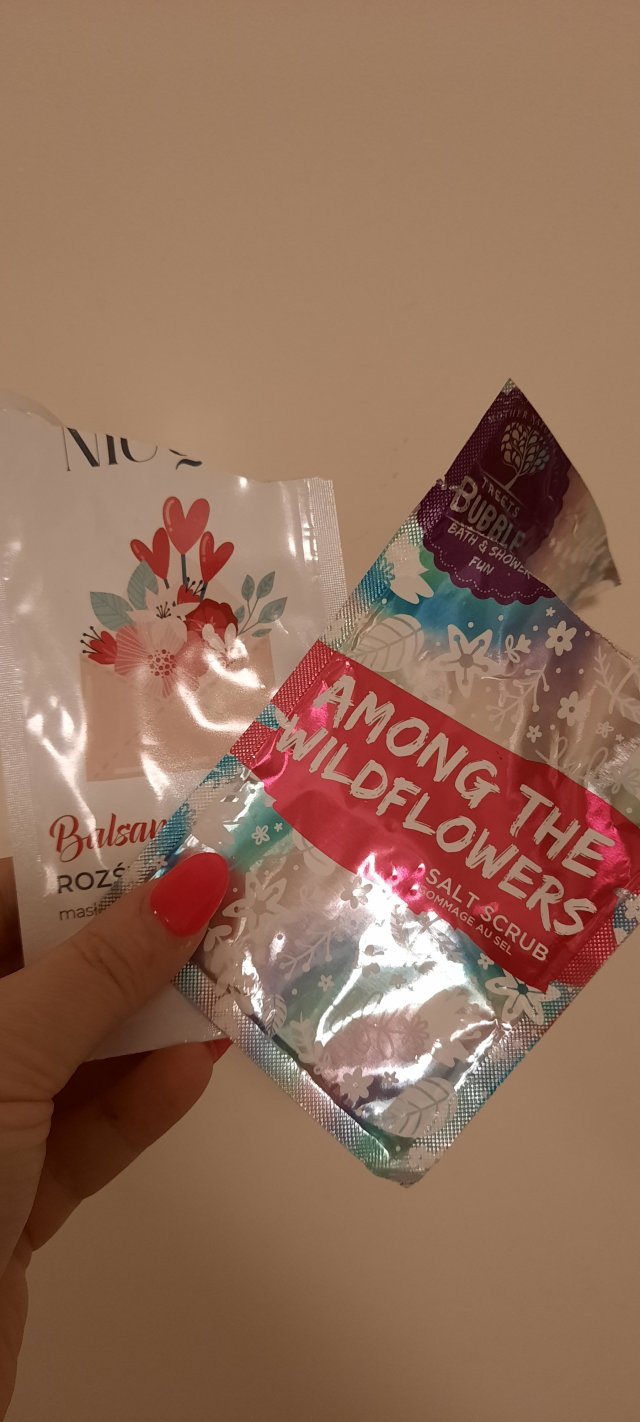 akcja denkowanie! grudzień - kosmetyki w świątecznych opakowaniach i świątecznych kolorach 🎄❄️⛄🎀🎁🎅