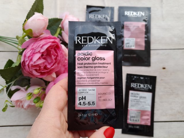 Pielęgnacja włosów farbowanych kosmetykami Acidic Color Gloss marki Redken