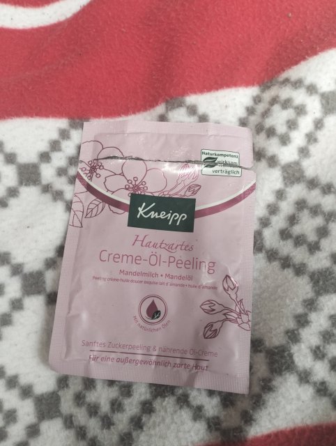Kneipp Peeling do ciała, Hautzartes Creme-Öl-Peeling, Mandelmilch & Mandelöl