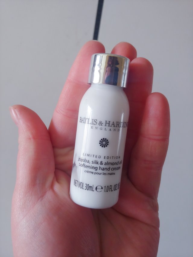 Baylis & Harding Krem do rąk, jojoba,silk& almond oil. 