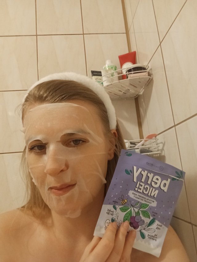 SkinBliss Maska do twarzy w płacie, Berry Nice!, Z wyciągiem z jagód i jogurtem