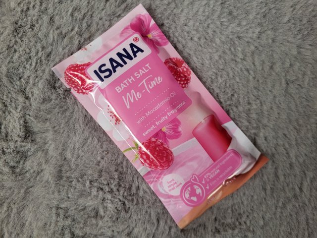Isana Sól do kąpieli, Me-Time, Zapach malin i olejku macadamia