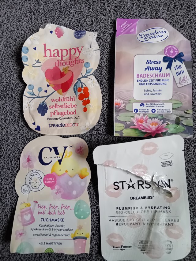 akcja denkowanie! grudzień - kosmetyki w świątecznych opakowaniach i świątecznych kolorach 🎄❄️⛄🎀🎁🎅