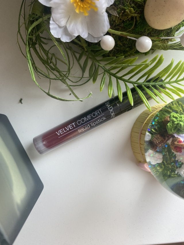 IsaDora, Velvet Comfort, Liquid Lipstic, Pomadka do ust w płynie, nr 64 Cranberry Love