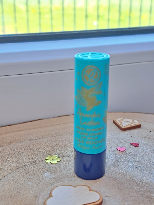 Yves Rocher Pomadka ochronna do ust, Milky Almonds