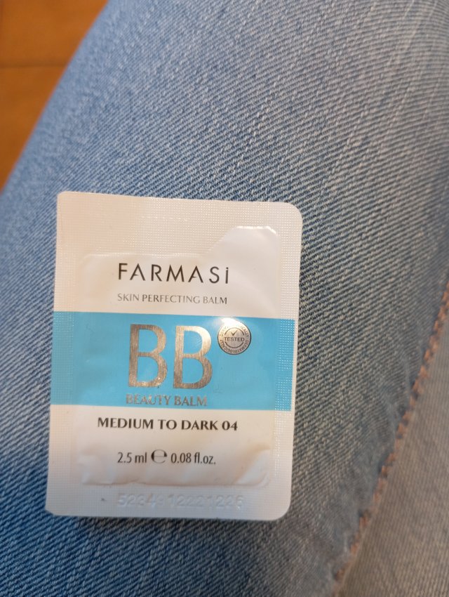 Farmasi Skin Perfecting Balm, BB Beauty Balm, medium dark 04