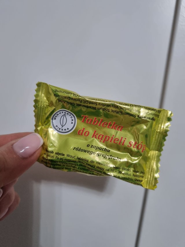 Denkowanie część druga :) Grudzień, kosmetyki w świątecznych opakowaniach lub w świątecznych kolorach: czerwonym, zielonym i złotym 