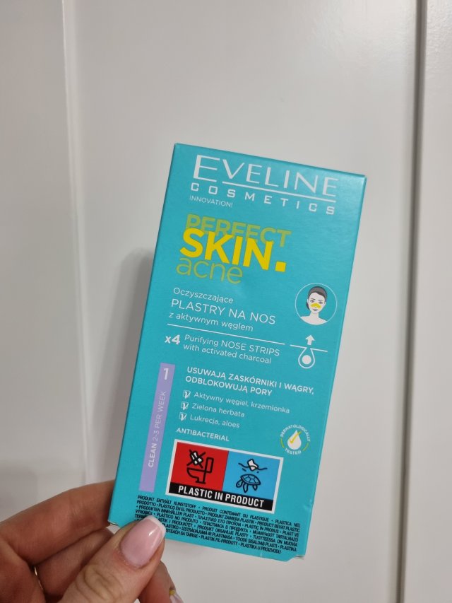 Denkowanie część druga :) Grudzień, kosmetyki w świątecznych opakowaniach lub w świątecznych kolorach: czerwonym, zielonym i złotym 