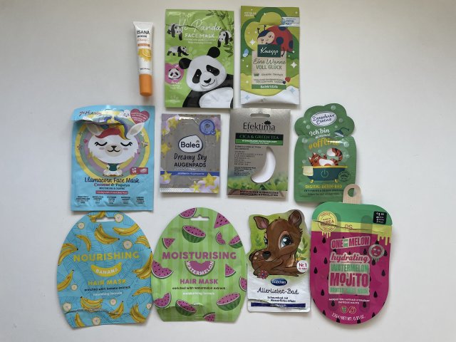 Denkowanie część druga :) Grudzień, kosmetyki w świątecznych opakowaniach lub w świątecznych kolorach: czerwonym, zielonym i złotym 