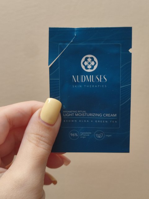 Denkowanie część druga :) Grudzień, kosmetyki w świątecznych opakowaniach lub w świątecznych kolorach: czerwonym, zielonym i złotym 