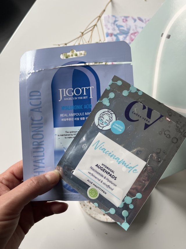 Denkowanie część druga :) Grudzień, kosmetyki w świątecznych opakowaniach lub w świątecznych kolorach: czerwonym, zielonym i złotym 