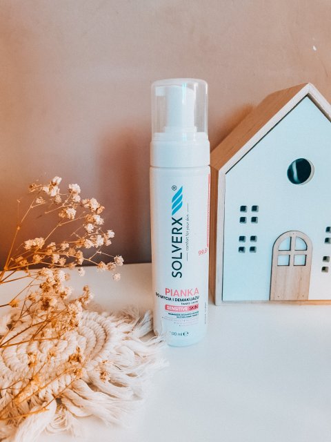 Solverx Pianka do mycia i demakijażu twarzy i oczu, Sensitive Skin