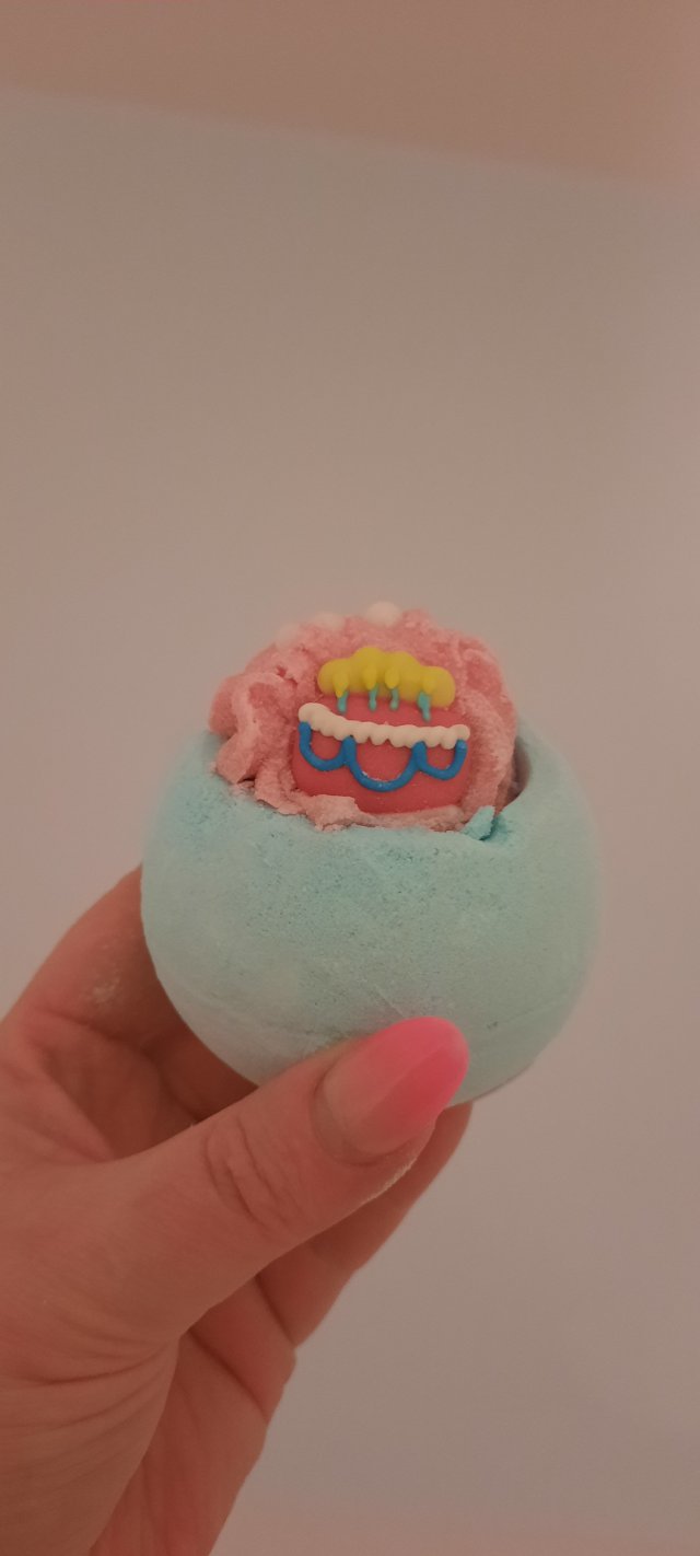 Denkowanie część druga :) Grudzień, kosmetyki w świątecznych opakowaniach lub w świątecznych kolorach: czerwonym, zielonym i złotym 