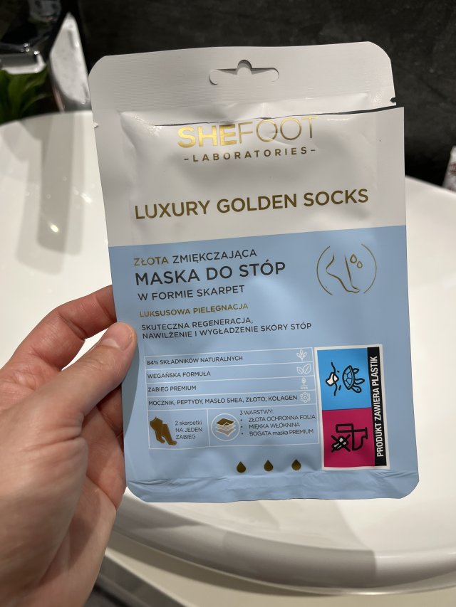 Denkowanie część druga :) Grudzień, kosmetyki w świątecznych opakowaniach lub w świątecznych kolorach: czerwonym, zielonym i złotym 