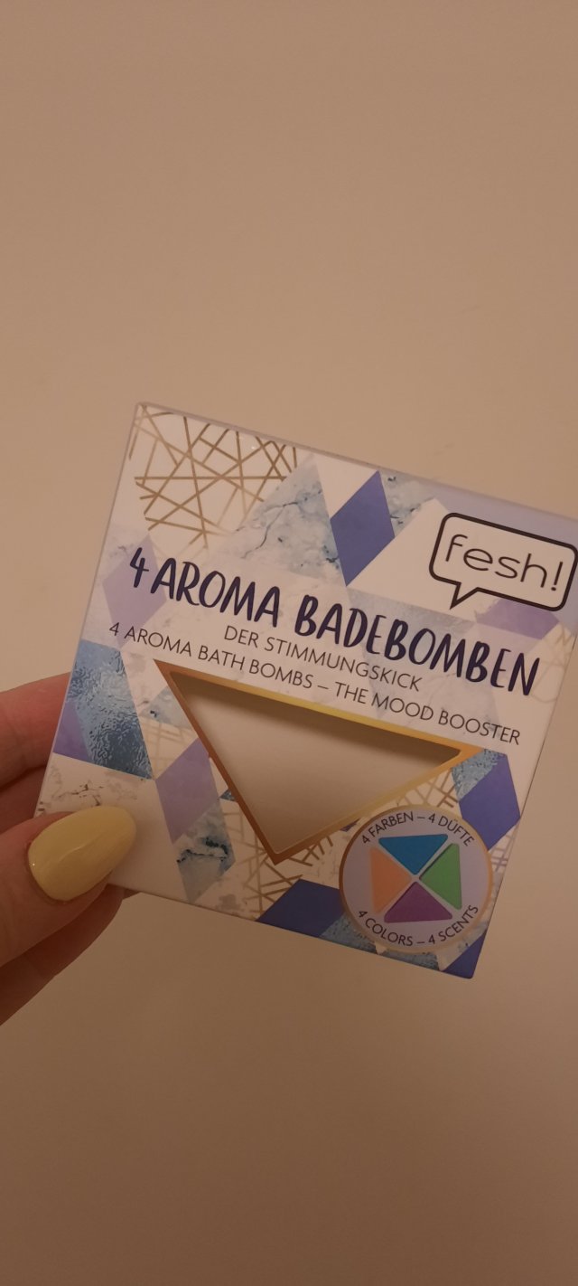 Denkowanie część druga :) Grudzień, kosmetyki w świątecznych opakowaniach lub w świątecznych kolorach: czerwonym, zielonym i złotym 