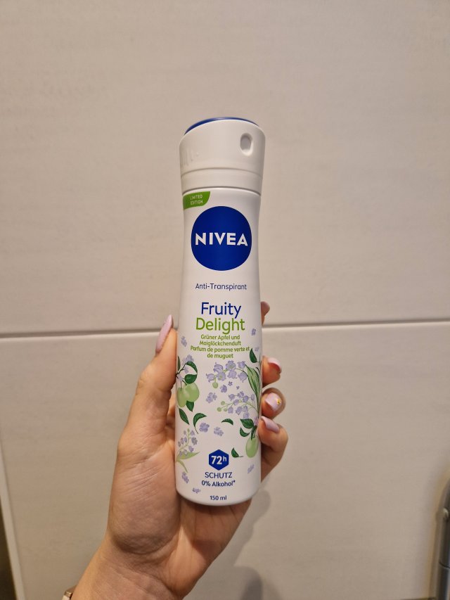 Denkowanie część druga :) Grudzień, kosmetyki w świątecznych opakowaniach lub w świątecznych kolorach: czerwonym, zielonym i złotym 