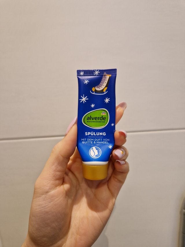 Denkowanie część druga :) Grudzień, kosmetyki w świątecznych opakowaniach lub w świątecznych kolorach: czerwonym, zielonym i złotym 