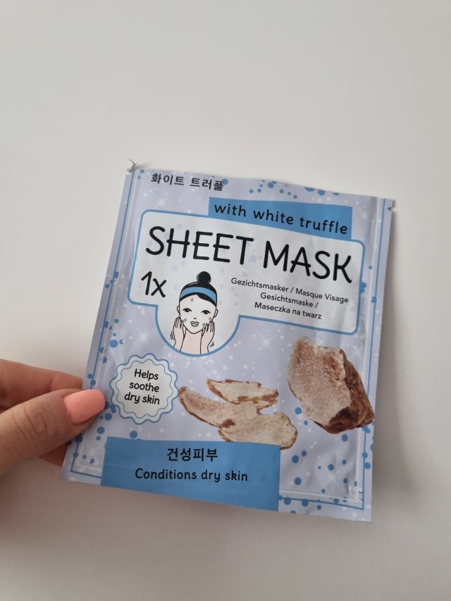 Denkowanie część druga :) Grudzień, kosmetyki w świątecznych opakowaniach lub w świątecznych kolorach: czerwonym, zielonym i złotym 