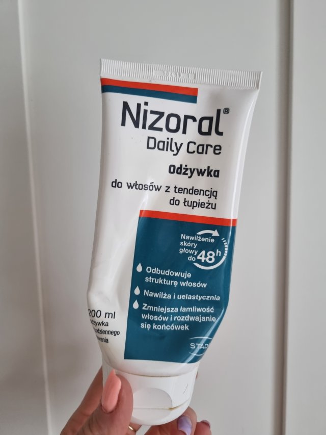 Denkowanie część druga :) Grudzień, kosmetyki w świątecznych opakowaniach lub w świątecznych kolorach: czerwonym, zielonym i złotym 