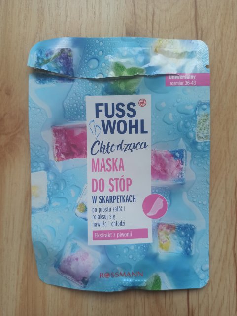 Denkowanie część druga :) Grudzień, kosmetyki w świątecznych opakowaniach lub w świątecznych kolorach: czerwonym, zielonym i złotym 