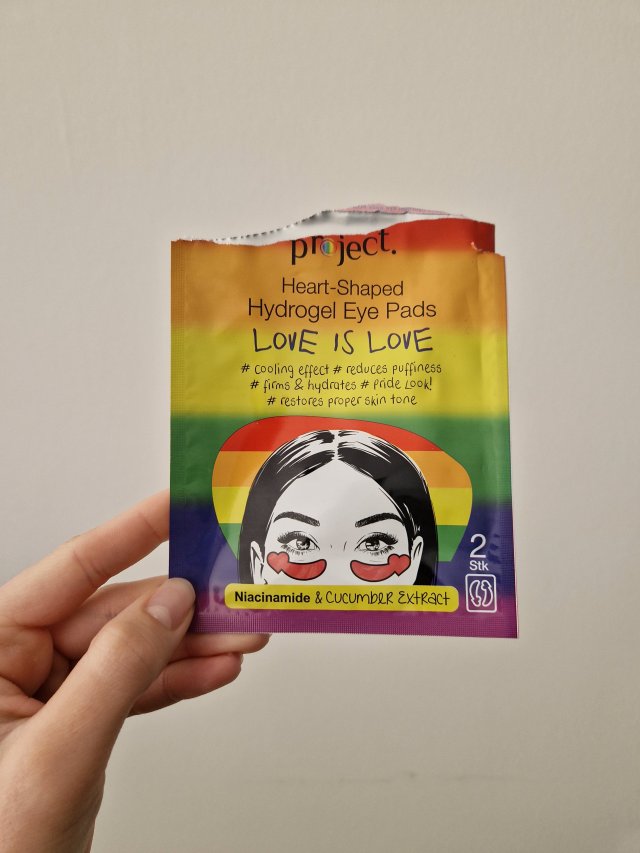 Denkowanie część druga :) Grudzień, kosmetyki w świątecznych opakowaniach lub w świątecznych kolorach: czerwonym, zielonym i złotym 