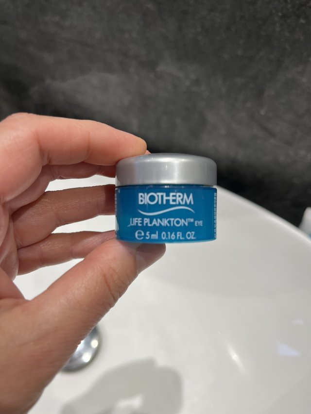 Denkowanie część druga :) Grudzień, kosmetyki w świątecznych opakowaniach lub w świątecznych kolorach: czerwonym, zielonym i złotym 