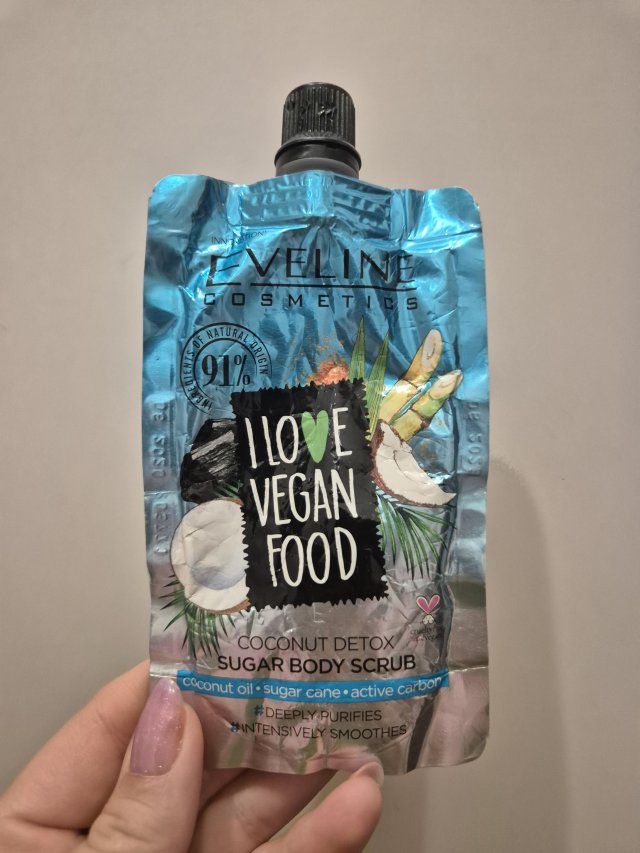 Denkowanie część druga :) Grudzień, kosmetyki w świątecznych opakowaniach lub w świątecznych kolorach: czerwonym, zielonym i złotym 